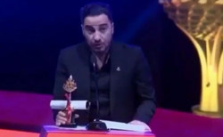 کُردی صحبت کردن نوید محمدزاده هنگام دریافت جایزه