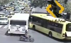 تصادف اتوبوس‌های شرکت واحد به خاطر لج‌بازی!