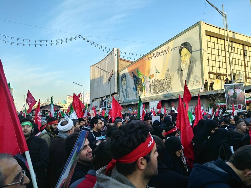 لشکر میلیونی منتقمین خون سردار سلیمانی در تهران + فیلم و عکس/ اعدام نمادین ترامپ توسط مردم/ حضور تاریخی مردم برای بدرقه سردار دل‌ها و شهدای مقاومت