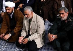درخواست تشییع کنندگان از فرمانده سپاه قدس