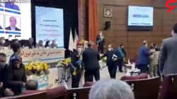 تنش در مجمع عمومی بانک دی