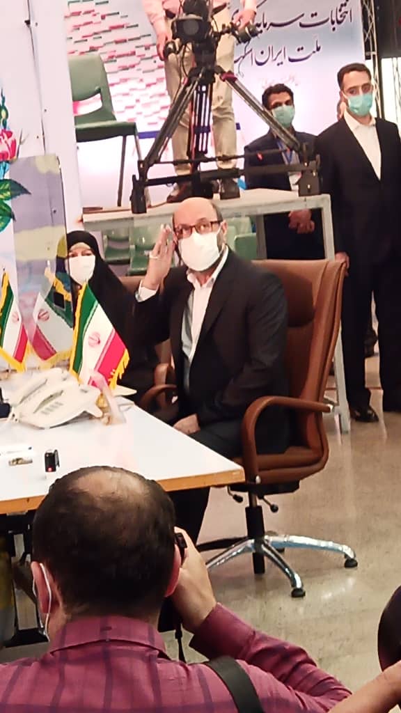 ماراتن ثبتنام داوطلبان ریاستجمهوری آغاز شد/ سخنگوی ستاد انتخابات: 57 نفر در روز اول ثبتنام کردند/ کدخدایی: مدارک افرادی که خارج از مصوبه شورای نگهبان باشند، تحویل گرفته نمیشود/ سردار «حسین دهقان» و «سعید محمد» ثبتنام کرد ماراتن ثبتنام داوطلبان ریاستجمهوری آغاز شد/ سخنگوی ستاد انتخابات: 57 نفر در روز اول ثبتنام کردند/ کدخدایی: مدارک افرادی که خارج از مصوبه شورای نگهبان باشند، تحویل گرفته نمیشود/ سردار «حسین دهقان» و «سعید محمد» ثبتنام کرد