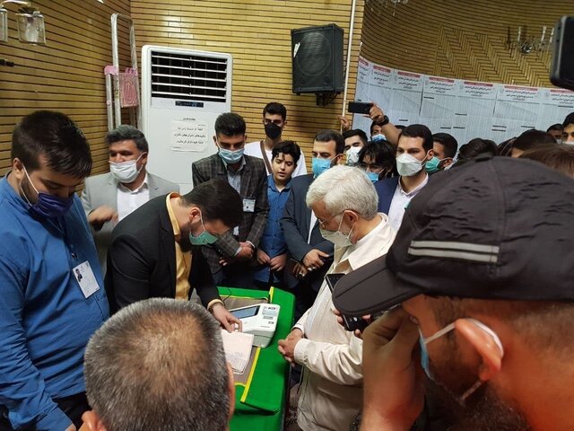 همراه داشتن شناسنامه، شماره ملی، ماسک و خودکار برای رأی دادن الزامی است/ کدام مسئولان تاکنون رأی داده‌اند؟؛ از خاتمی‌های چپ و راست تا فرماندهان عالی نظامی/ رضایی، رئیسی و همتی پس از شرکت در انتخابات چه گفتند؟