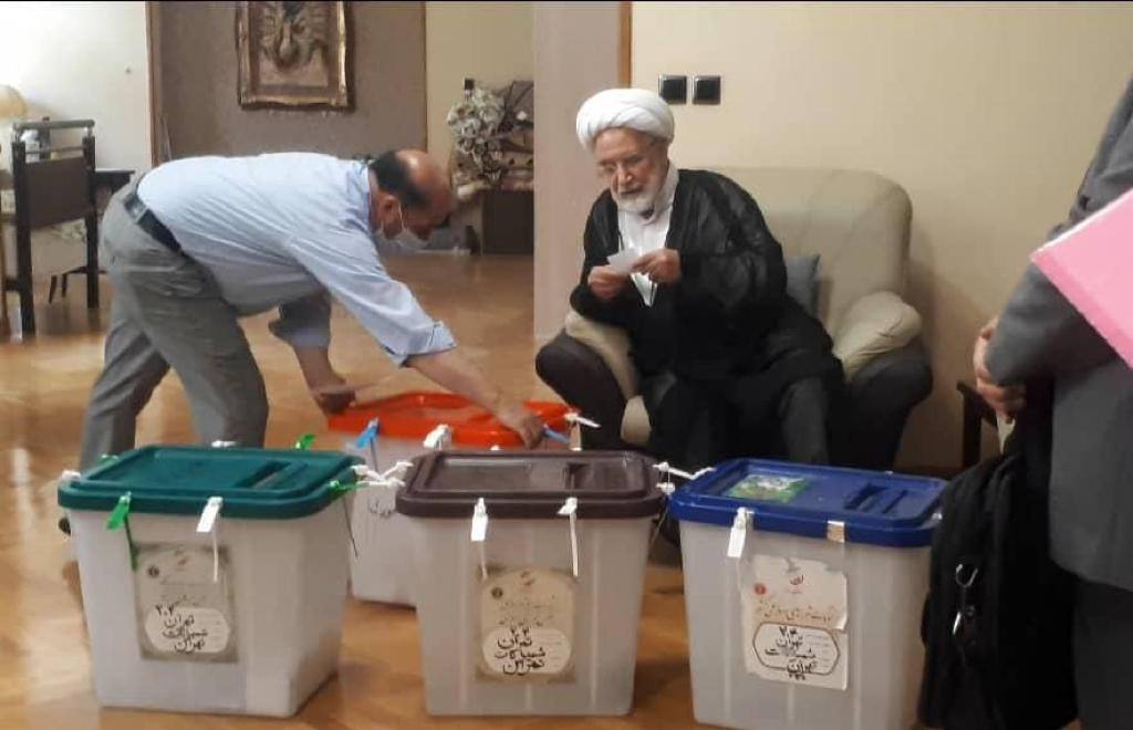 همراه داشتن شناسنامه، شماره ملی، ماسک و خودکار برای رأی دادن الزامی است/ کدام مسئولان تاکنون رأی داده‌اند؟؛ از خاتمی‌های چپ و راست تا فرماندهان عالی نظامی/ رضایی، رئیسی و همتی پس از شرکت در انتخابات چه گفتند؟