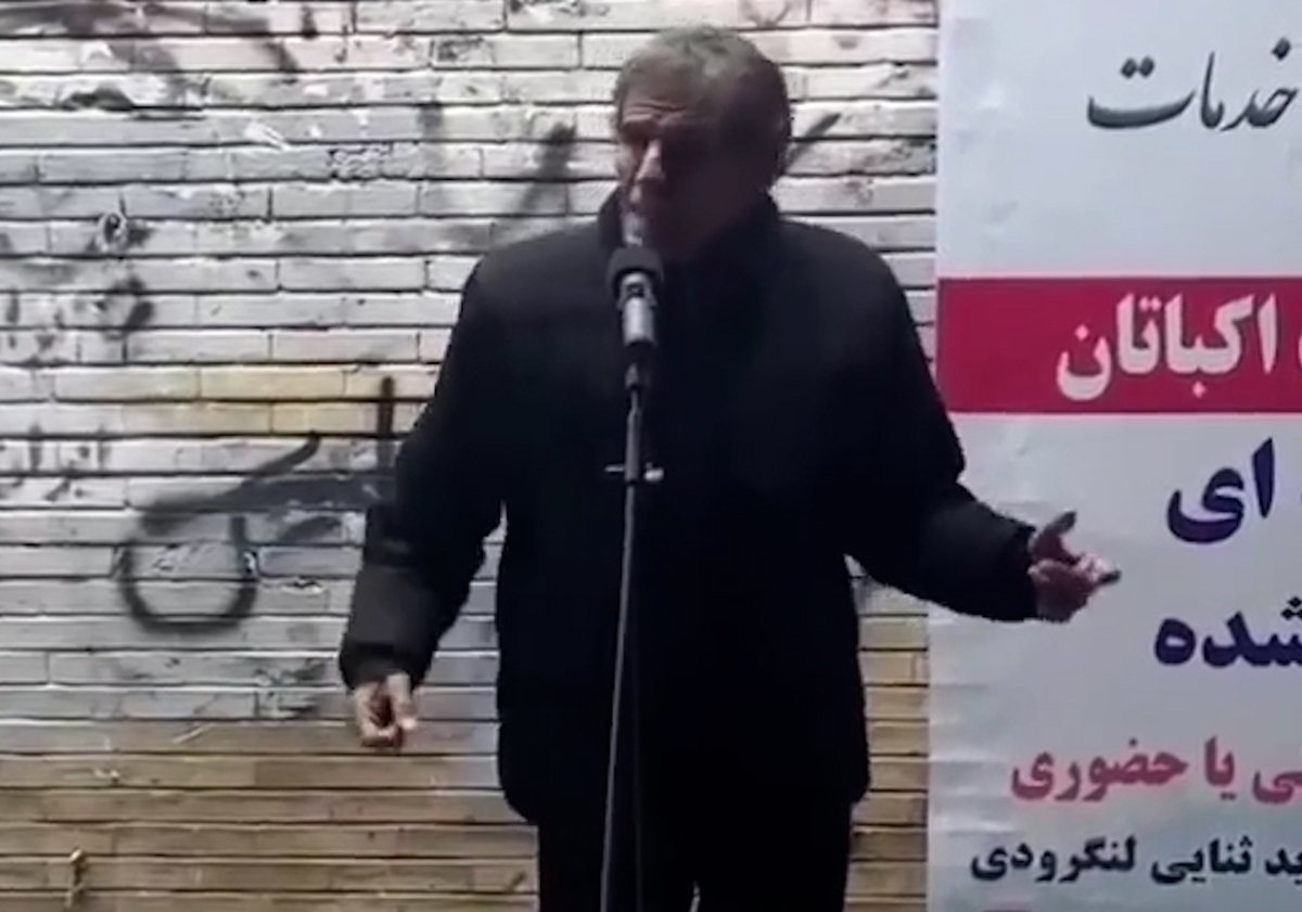 غوغای آوازخوانی یک مرد در اکباتان