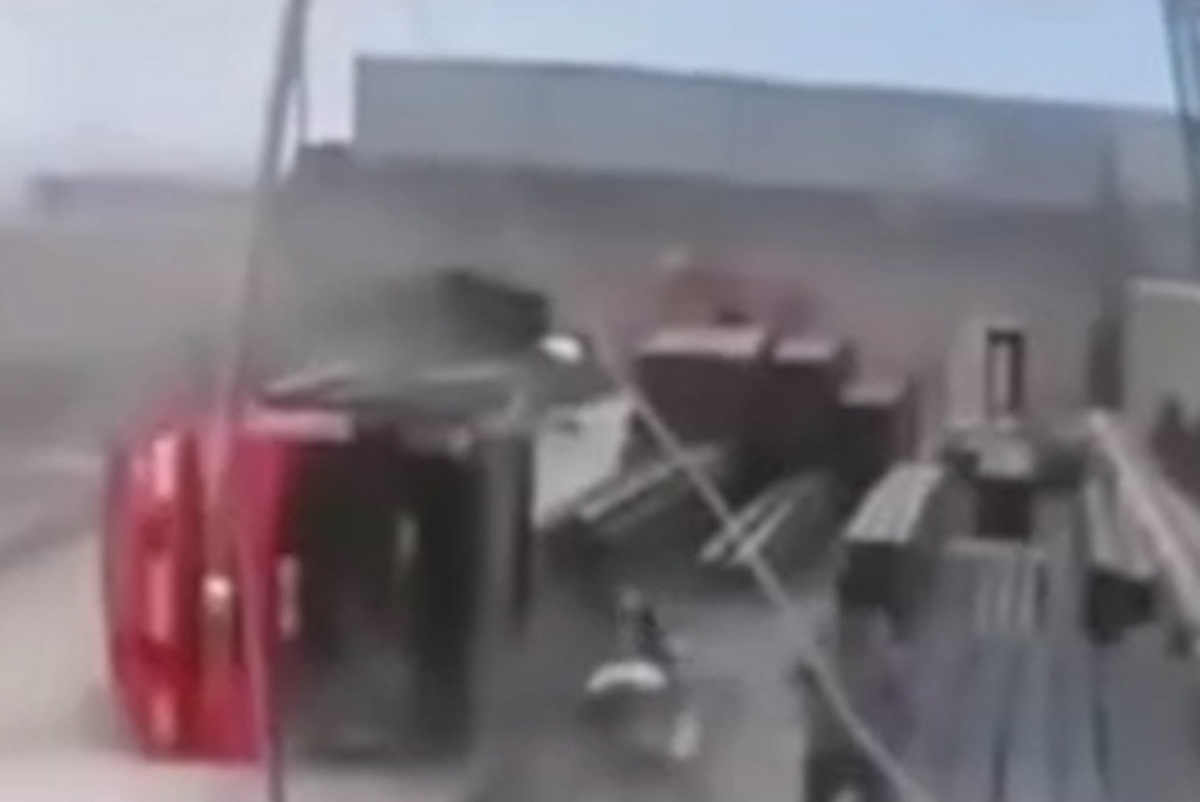 لحظه مرگ وحشتناک در اصفهان با سقوط میلگرد
