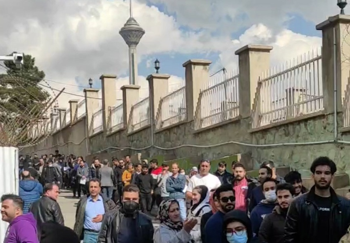 صف وحشتناک مالباختگان کوروش کمپانی