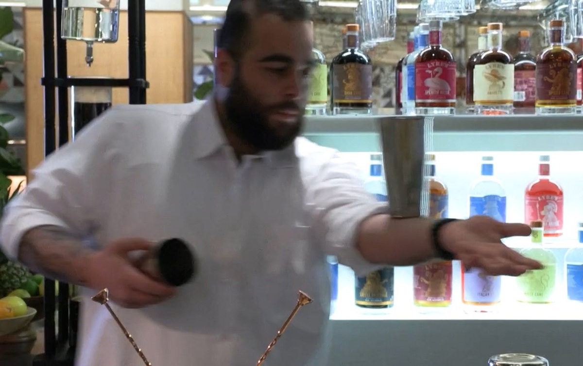 درون بار مشروبی که بن سلمان در عربستان راه انداخت