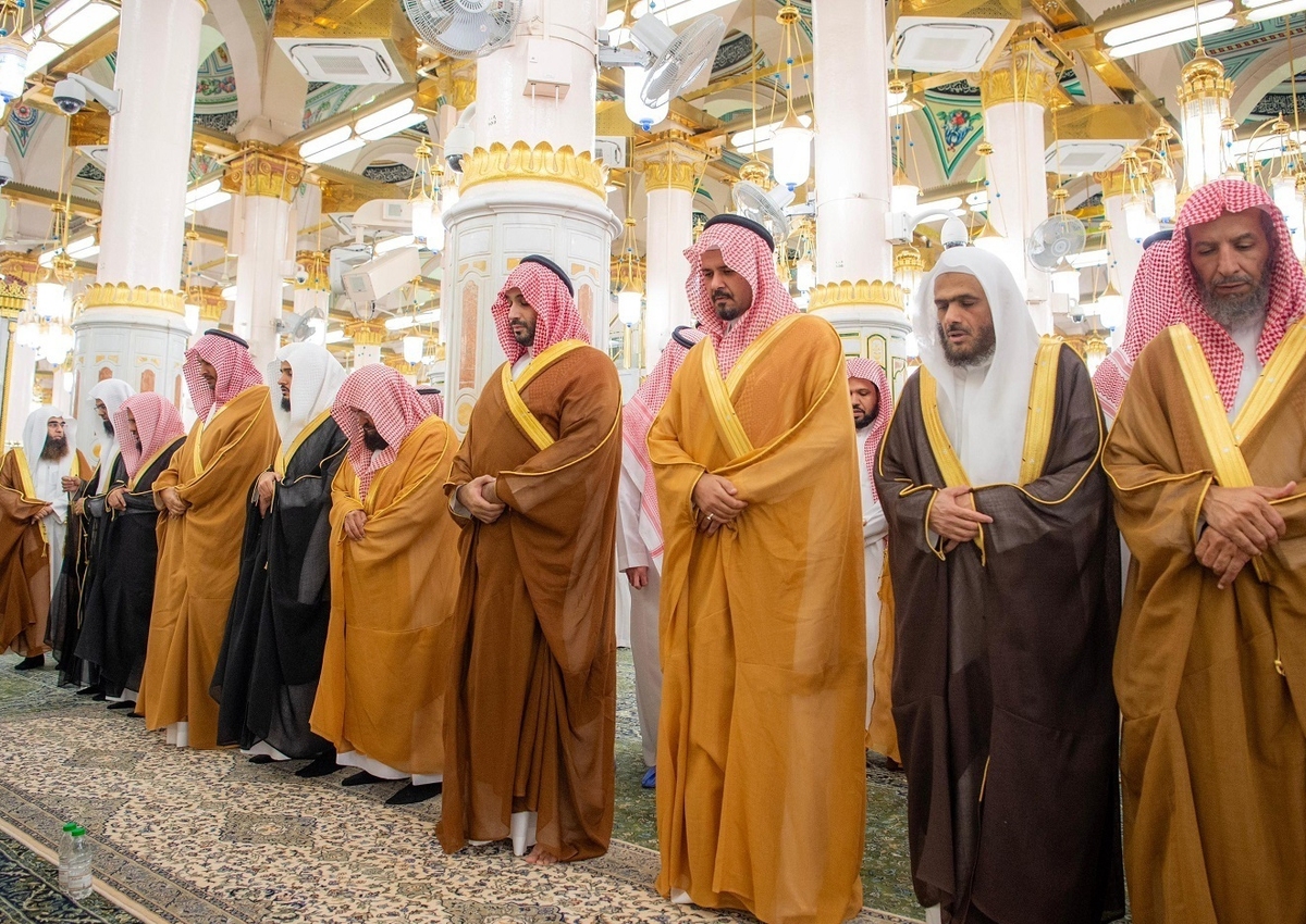 محمد بن سلمان در حرم پیامبر اسلام (ص)