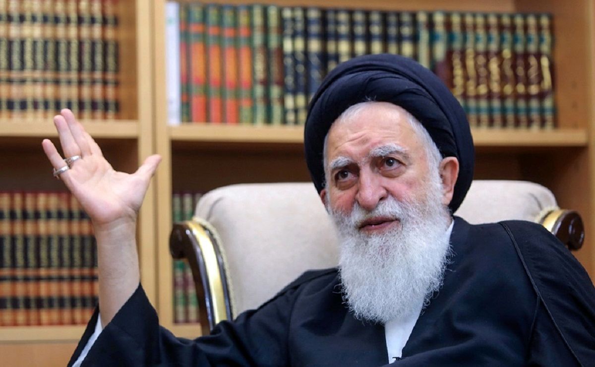 اعتراض شدید یک آیت الله: از چشم ما آخوندها می‌بینند
