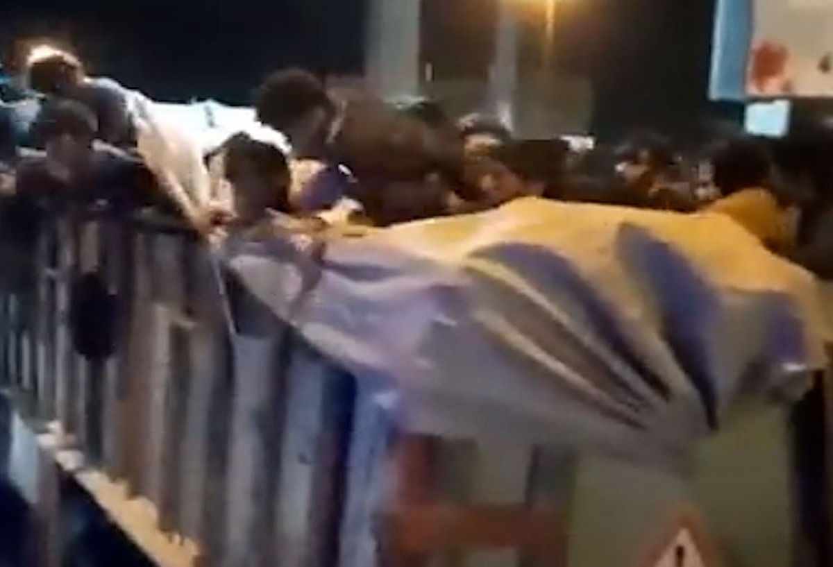 افغانی‌ها با این کامیون به ایران قاچاق شدند