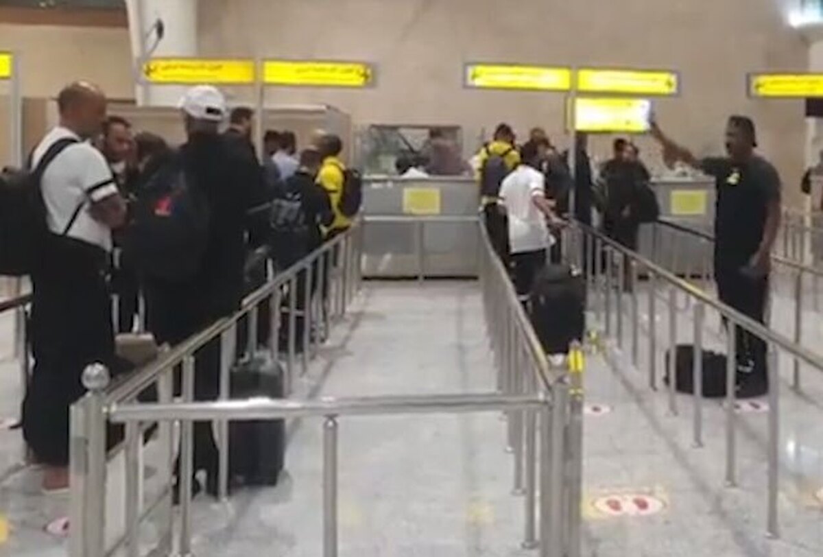 لحظه فرار بازیکنان الاتحاد از ایران