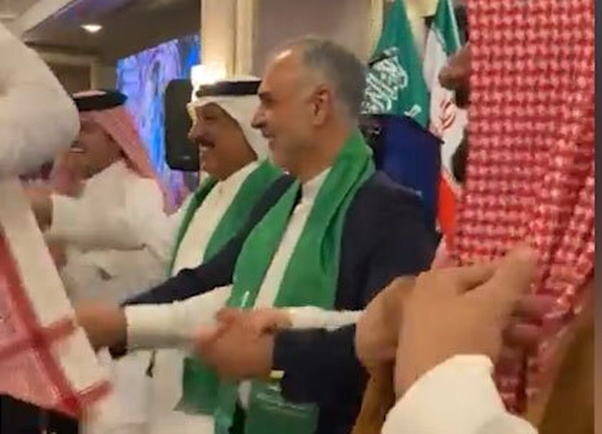 رقص عربی مدیرکل وزارت خارجه در جشن عربستان