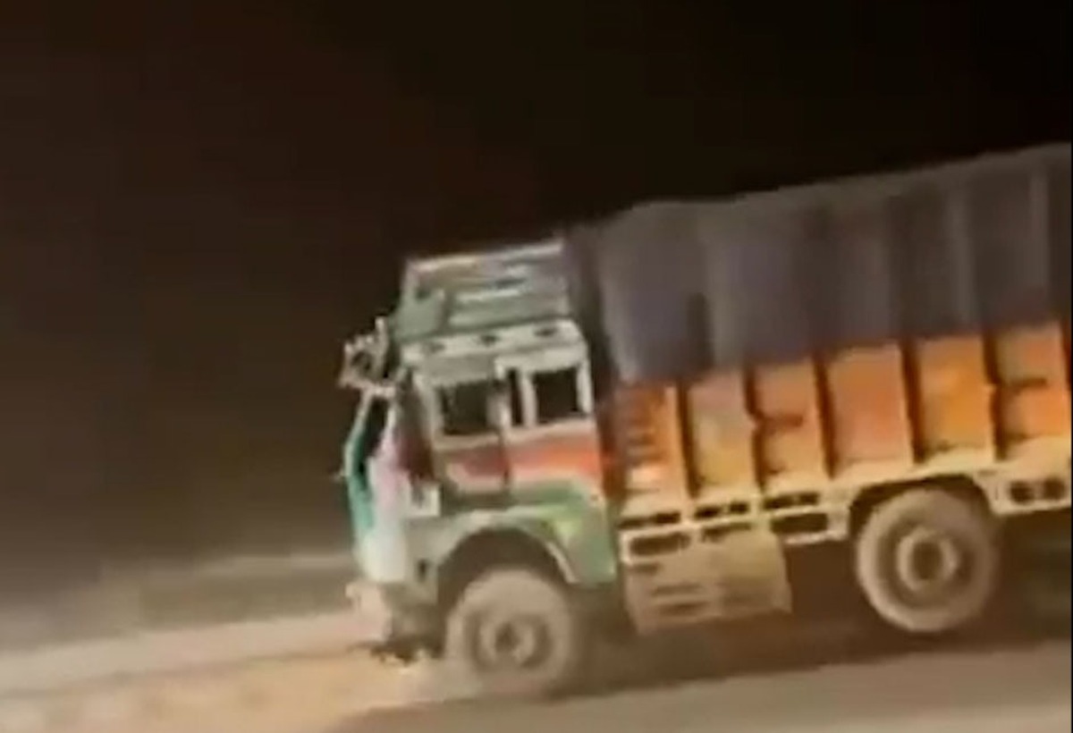 تعقیب و گریز کامیون‌ گوشت گاو در هند!