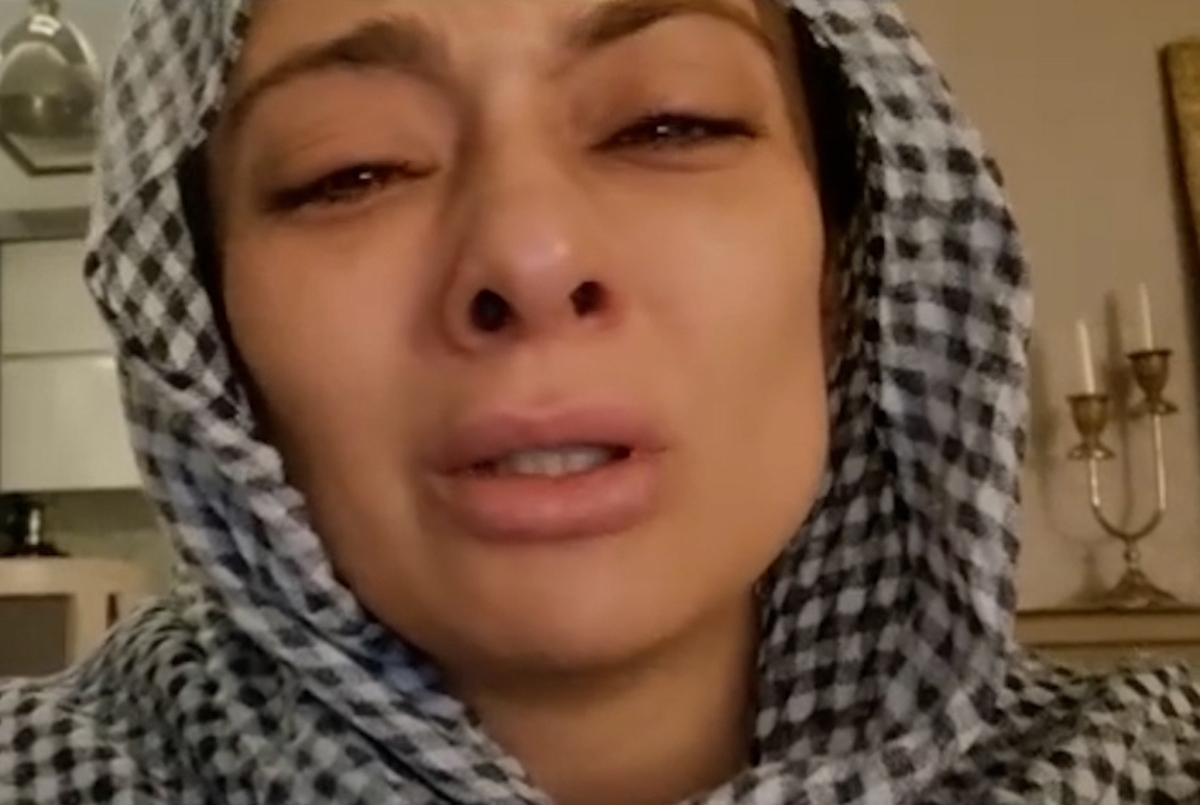 ویدیوی جنجالی یکتا ناصر: منوچهر هادی بچه‌ام را دزدیده، الان کلانتری بودم!