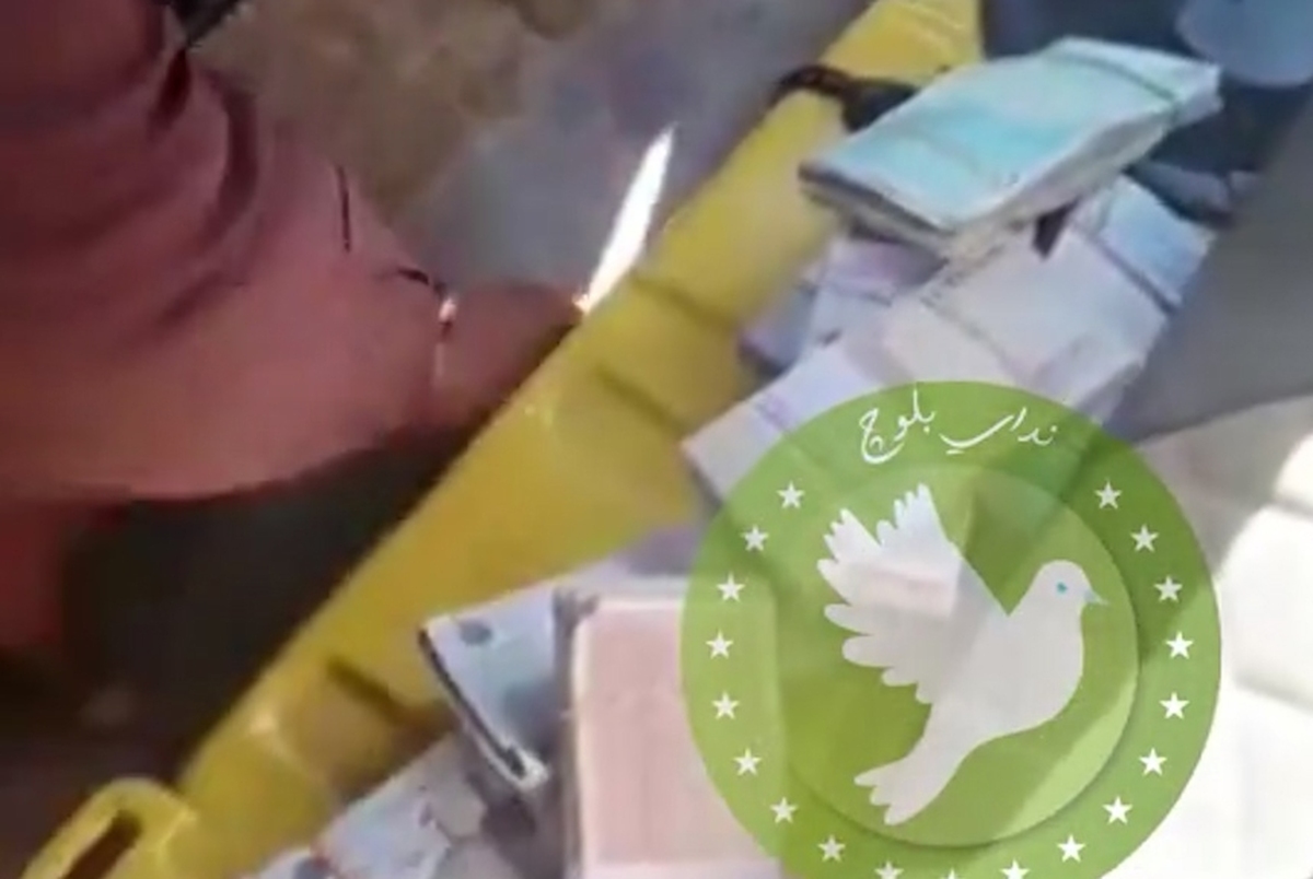تصاویر قاچاق پول ایرانی به افغانستان!