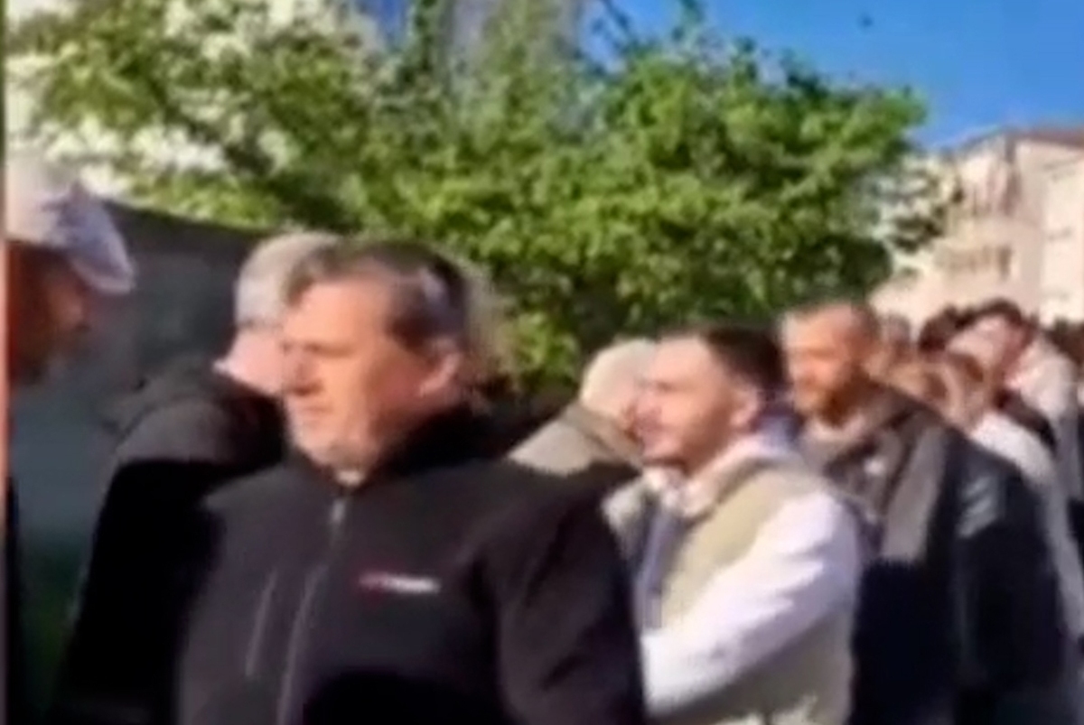 صف یک کیلومتری ترک‌ها برای تبریک عید فطر!