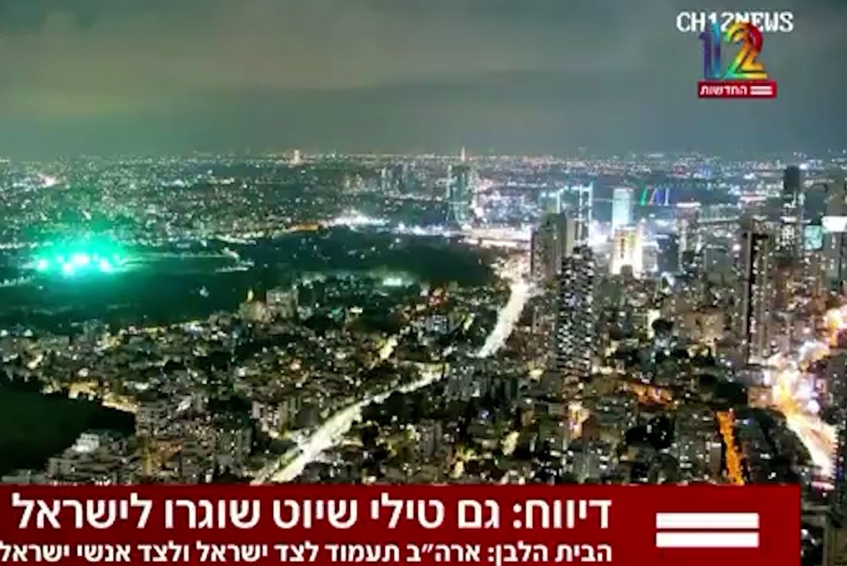 لحظه اعلام شلیک موشک کروز ایران به اسرائیل در تلویزیون اسرائیل