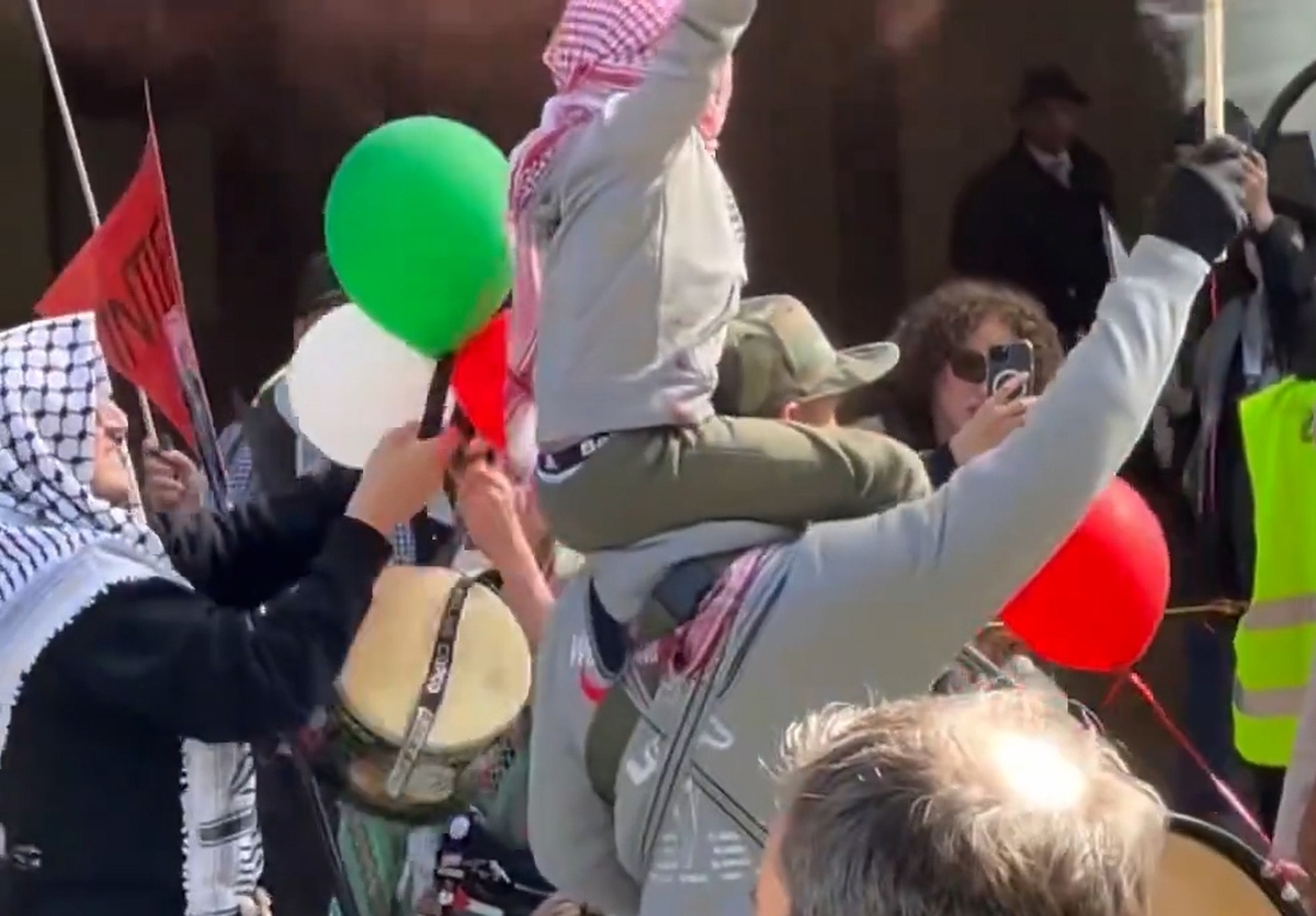 جشن کانادایی‌ها پس از حمله ایران به اسرائیل
