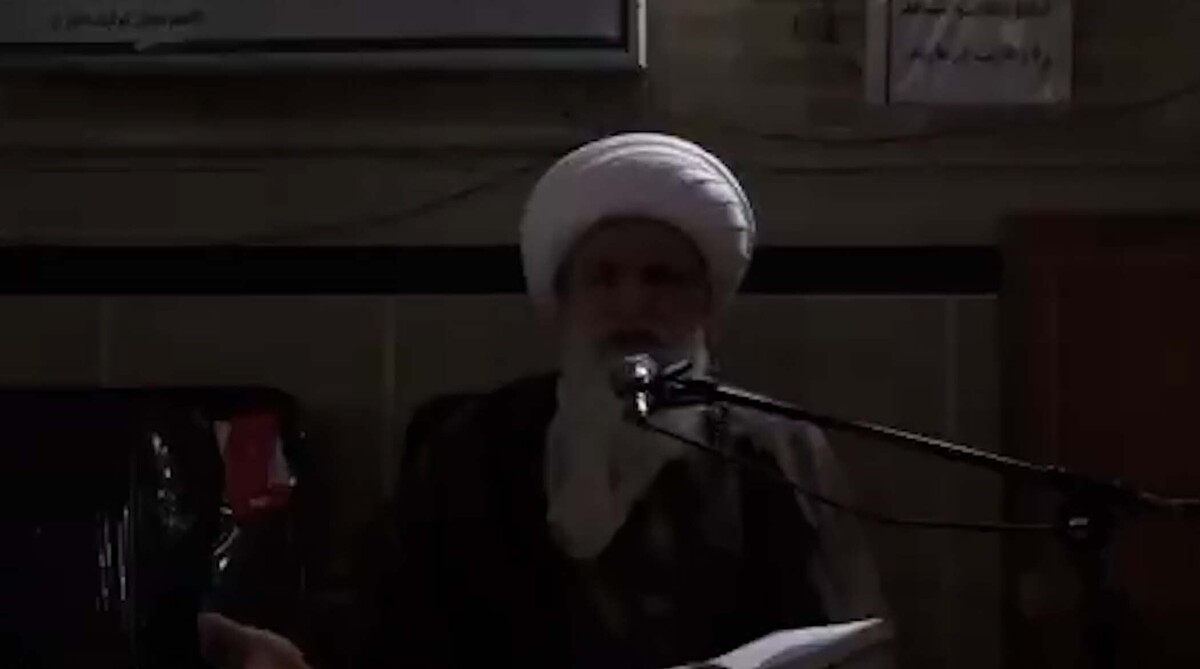 یک مجتهد: زن از خانه‌اش نباید بیرون بیاید!