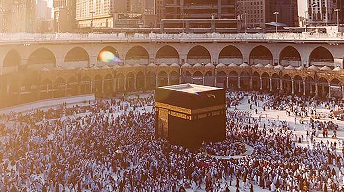 چرا کعبه به شکل مربع بنا شده است؟