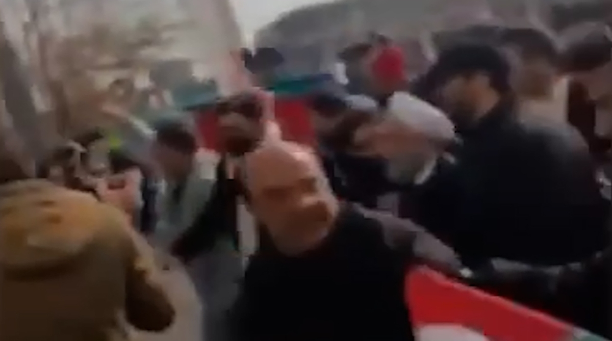 حمله به حسن روحانی با شعار «بی‌شرف» و «کثافت»!