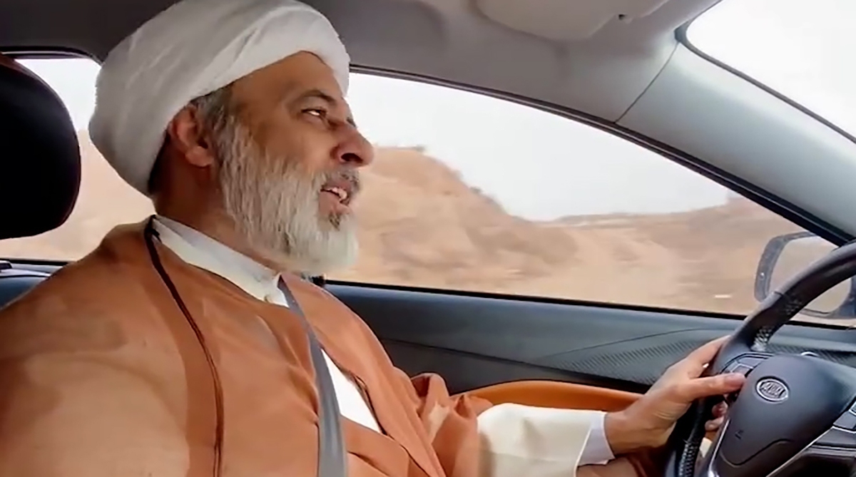 ویدیوی شاذ یک روحانی درون خودرو