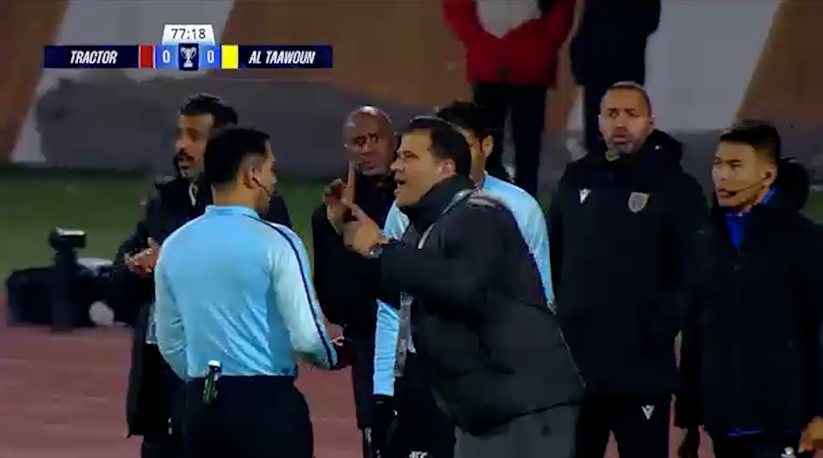 هواداران تراکتور به داور رحم نکردند!