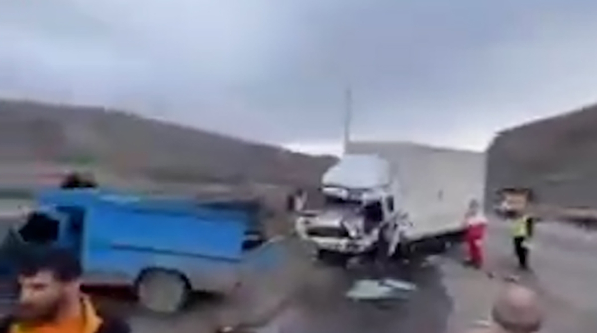 شاخ به شاخ مرگبار نیسان آبی با کامیون