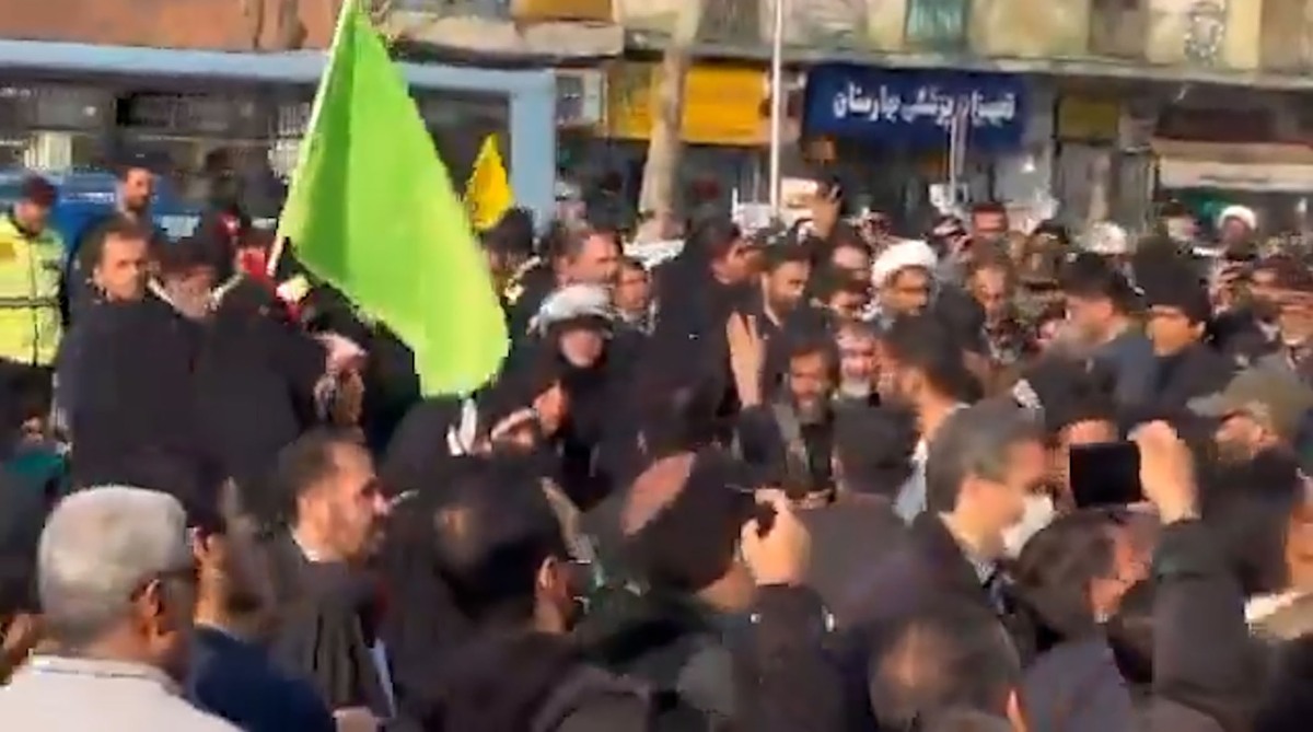 زد و خورد تجمع کنندگان حامی قانون حجاب و عفاف!
