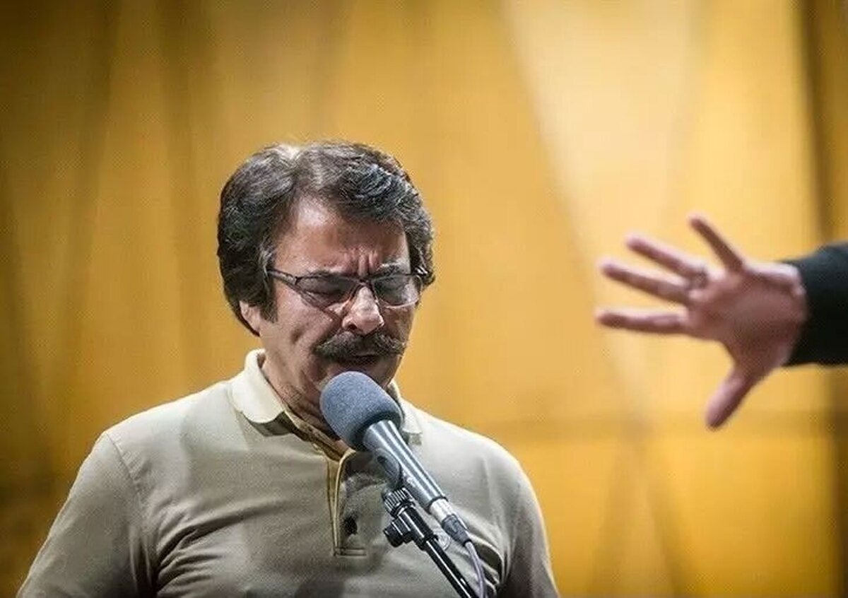 جنجال علیرضا افتخاری: در گیت فرودگاه منتظر خوانندگان قبل از انقلابم!