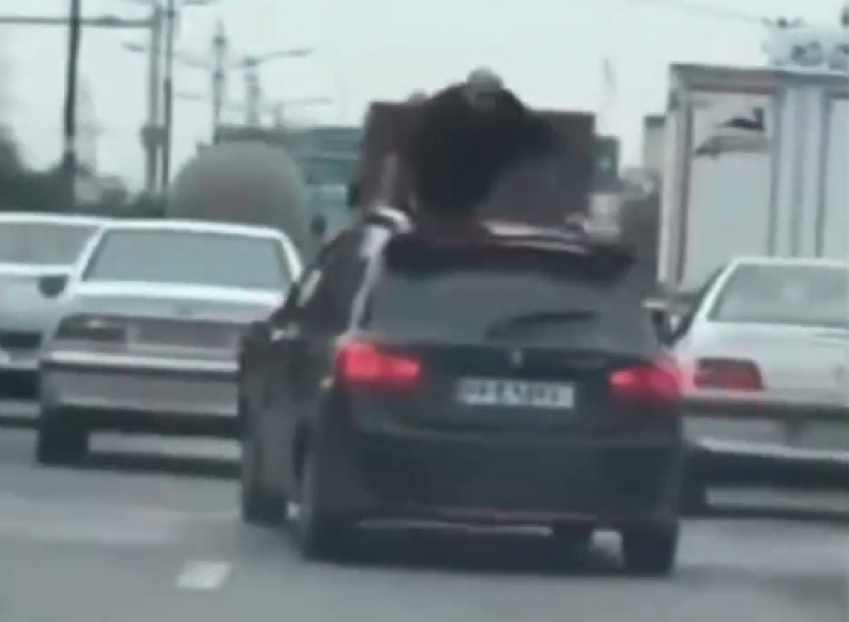 راننده، خفت گیر را این گونه روی کاپوت برد!