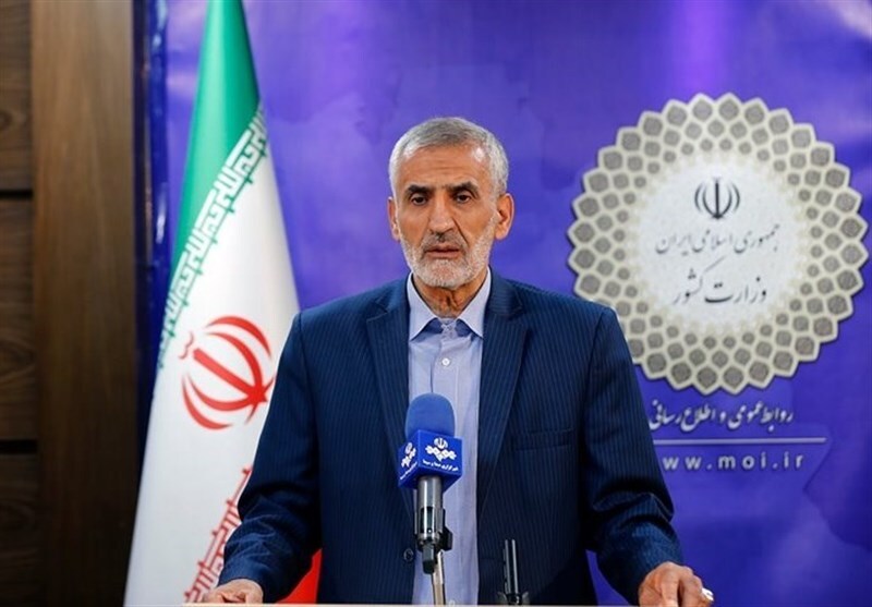 ثبت نام سعید جلیلی با تکنیک تبلیغاتی لاریجانی +تصاویر / جلیلی نرسیده قانون را شکست / اعتراض یک کاندیدا به توجه بیش از حد به جلیلی: من شهيد زنده انقلابم!