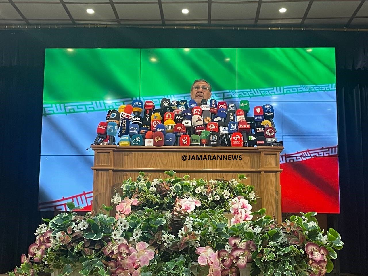 محمود احمدی نژاد رسماً ثبت نام کرد / وزیر ارشاد با معاون و برادر داماد رئیسی آمد / صف بلند وزرا و نمایندگان مجلس / سعید محمد بر سر قبر شهید ابراهیم رئیسی؛ دورخیز برای ثبت نام؟ / شریعتمداری ثبت نام کرد