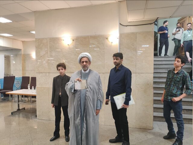 اسحاق جهانگیری معاون اول حسن روحانی رسماً ثبت نام کرد / قالیباف هم ثبت نام می کند؟ / سعید محمد: کاندیدا نمی‌شوم