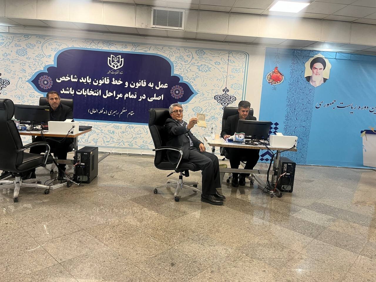 اسحاق جهانگیری معاون اول حسن روحانی رسماً ثبت نام کرد / قالیباف هم ثبت نام می کند؟ / سعید محمد: کاندیدا نمی‌شوم