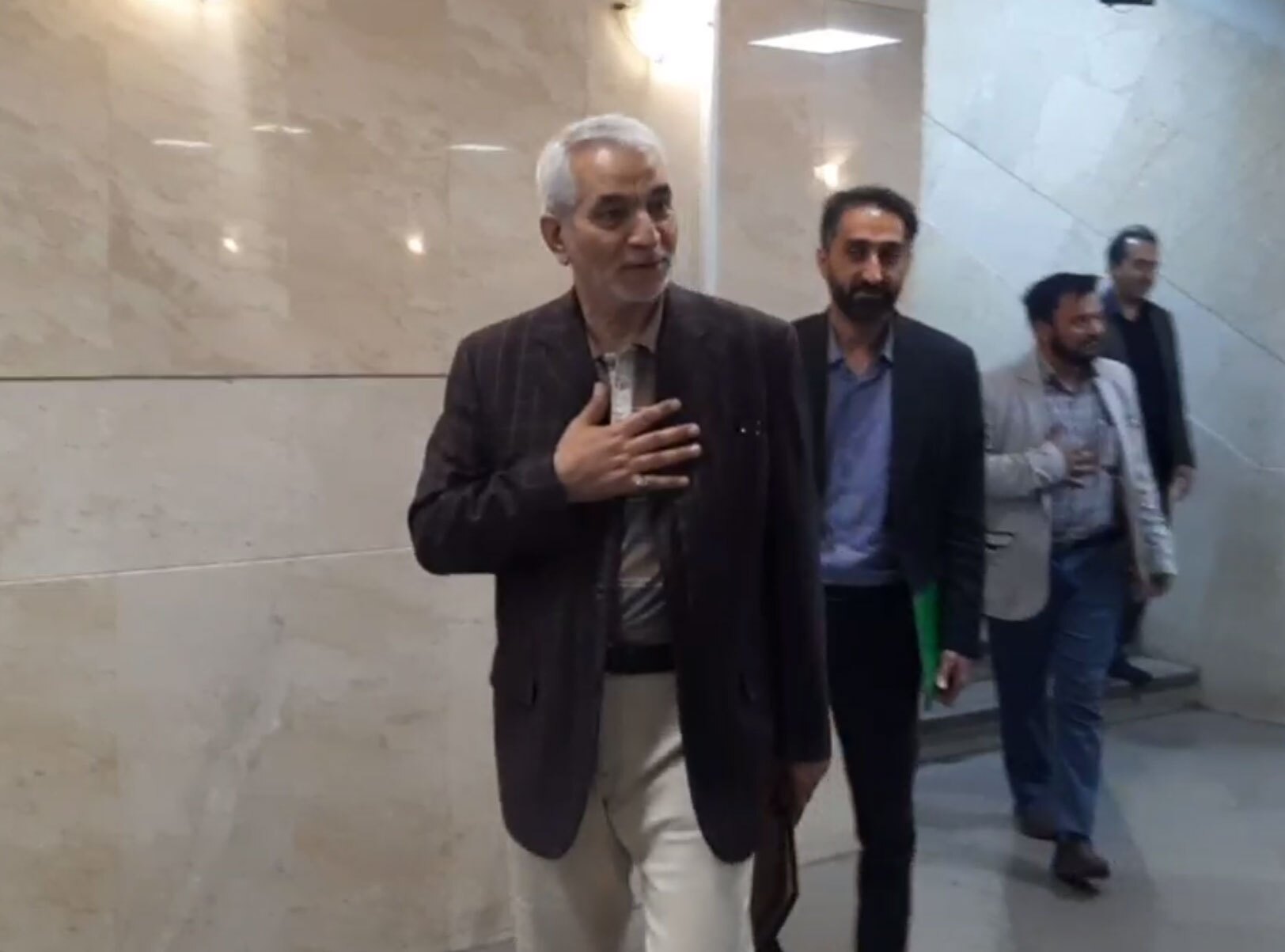 اسحاق جهانگیری معاون اول حسن روحانی رسماً ثبت نام کرد / قالیباف هم ثبت نام می کند؟ / سعید محمد و محمدرضا عارف از کاندیداتوری انصراف دادند