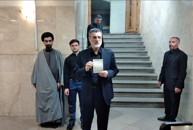 محمدباقر قالیباف رئیس مجلس رسماً ثبت نام کرد / معاون اول حسن روحانی کاندیدا شد / پورمحمدی، بذرپاش، آخوندی و منظور هم نام نویسی کردند / مخبر، سعید محمد و عارف نیامدند