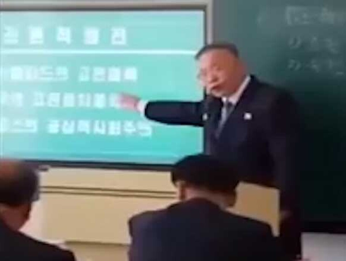آزمون کتبی وفاداری وزرا توسط رهبر کره شمالی!