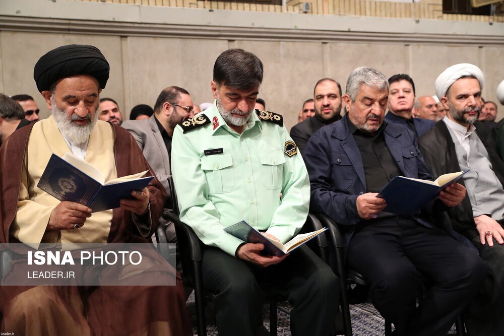برگزاری مراسم بزرگداشت رئیس‌جمهور و همراهانش از سوی رهبر انقلاب