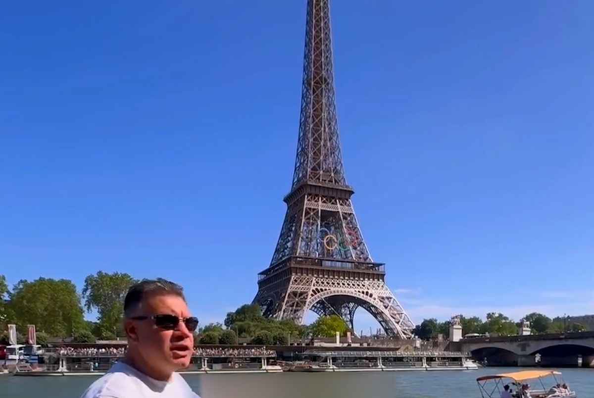 پخت املت توسط یک ایرانی جنب برج ایفل