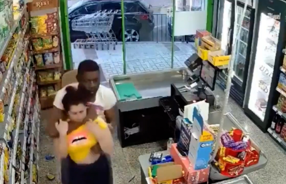 لحظه تجاوز وحشیانه پناهجو به یک زن