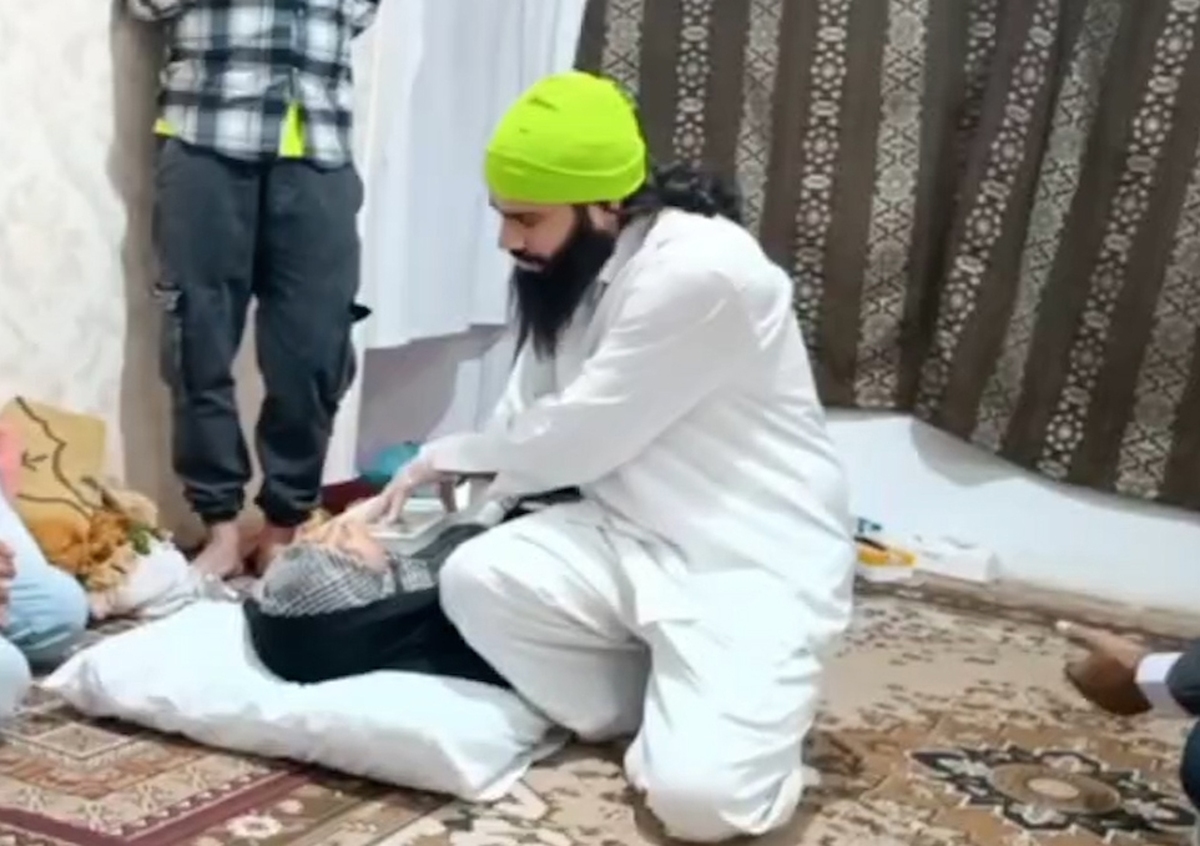 ویدیوی مراسم عجیب جن گیری در کرمان!