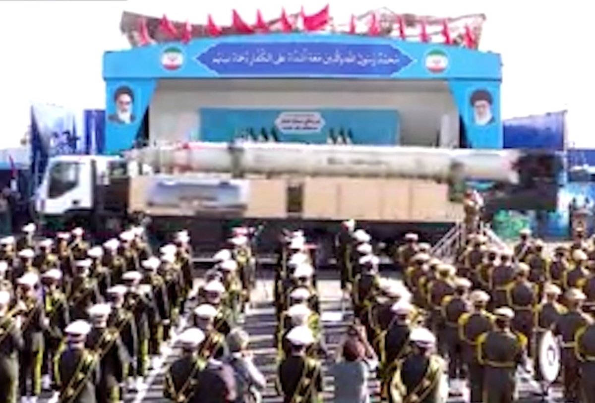 رونمایی موشک نقطه زن تازه ایران در حضور پزشکیان