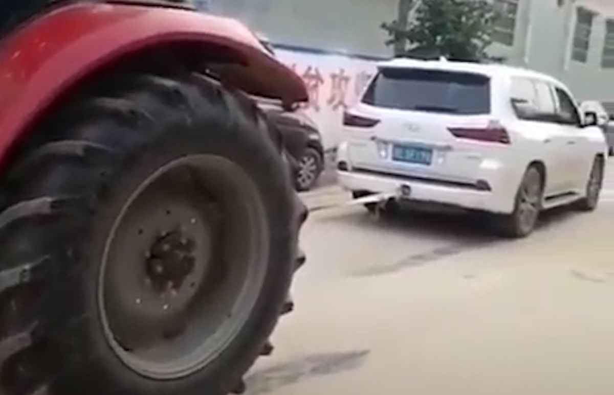 جدال لکسوس و تراکتور 6 سیلندر!