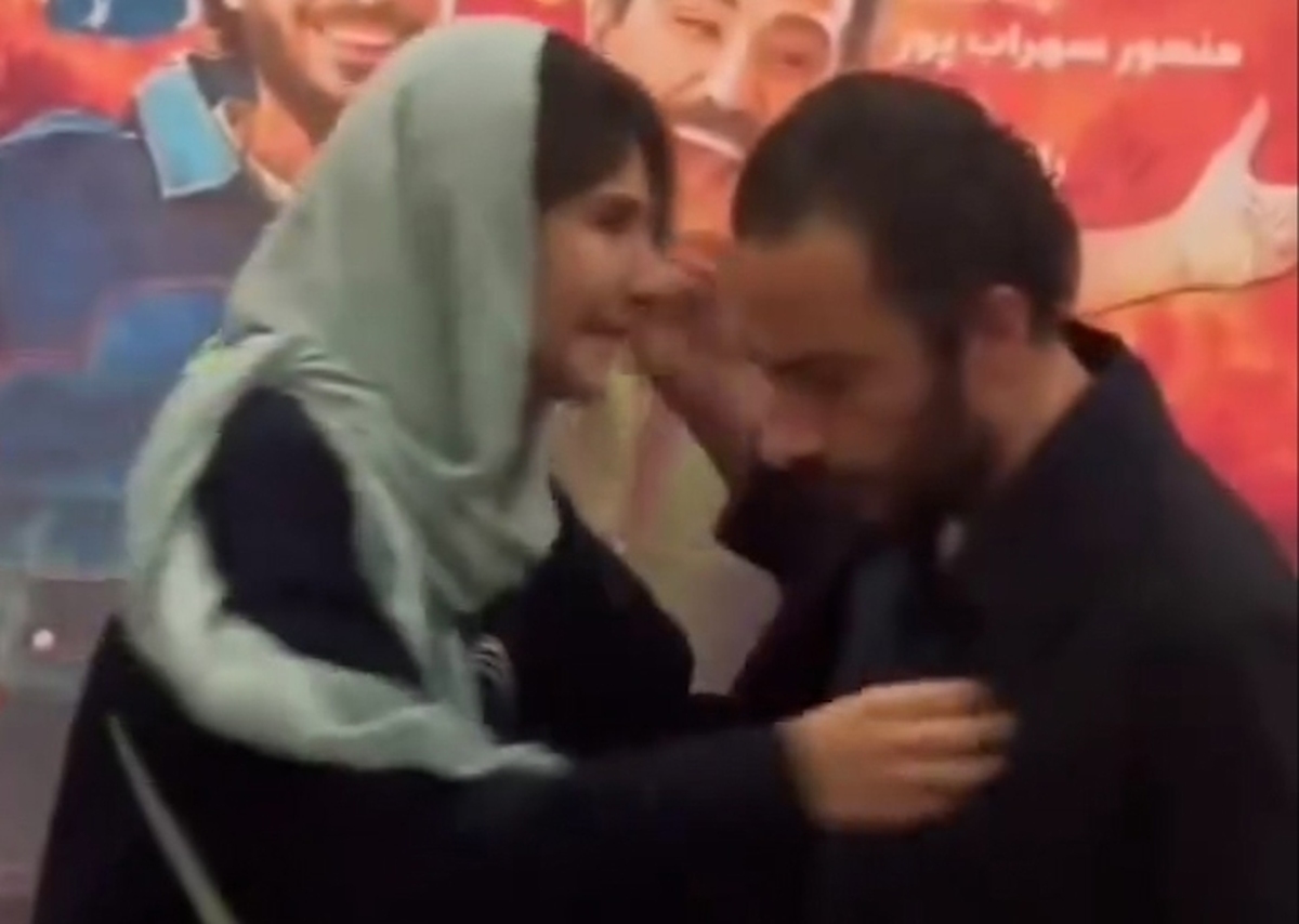رفتار جنجالی یک هوادار زن با نوید محمدزاده