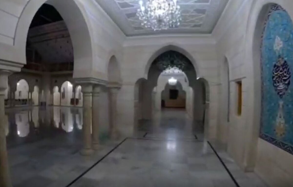 لحظات جمع آوری مهر، پرچم‌ها و مفاتیح از حرم حضرت رقیه (س) به دستور تحریر الشام