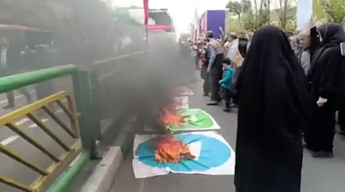 تلگرام، کوکاکولا و دلار را در تهران آتش زدند!