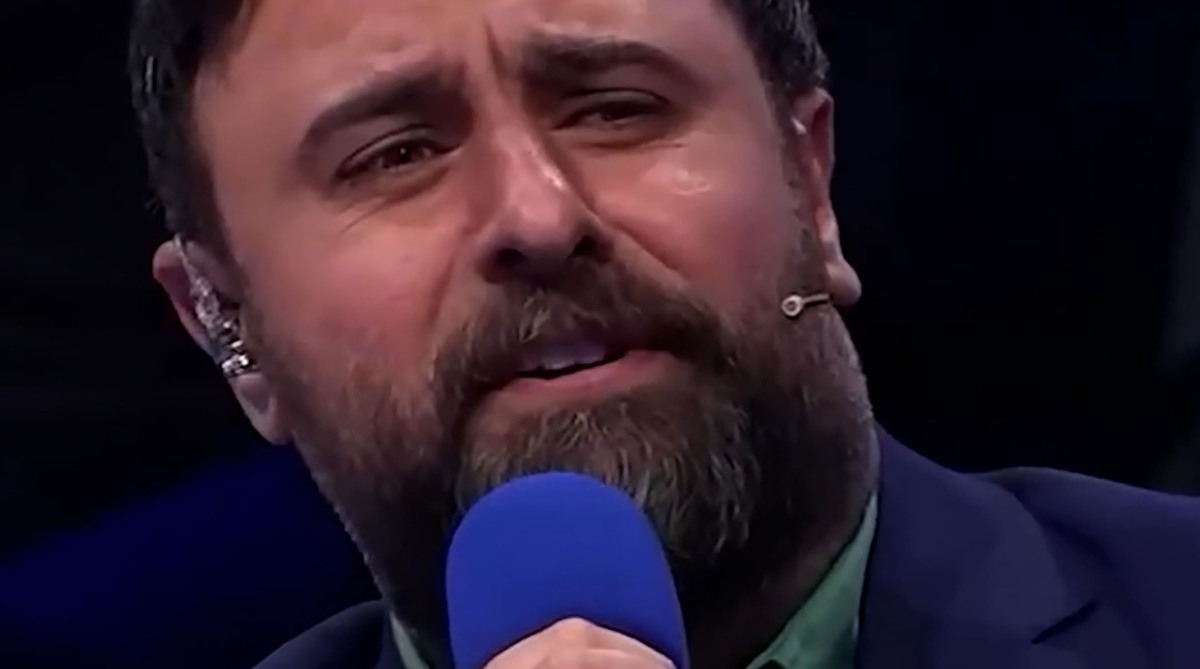 اجرای آهنگ معین توسط محمد علیزاده با مجوز صداوسیما