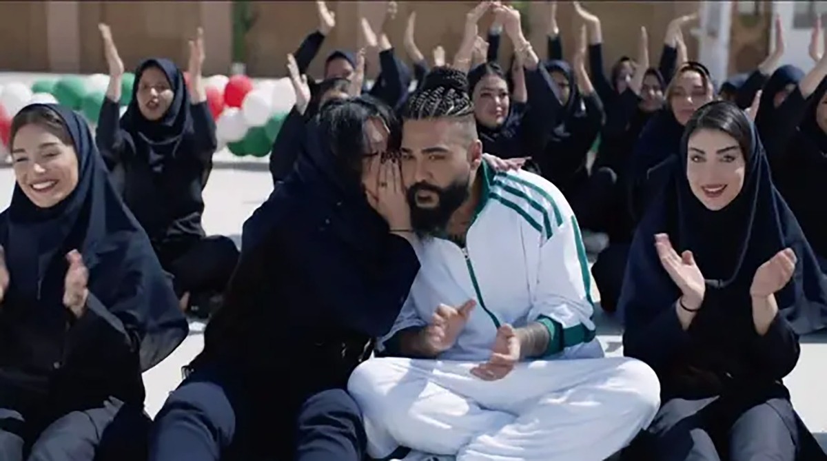 واکنش شاعر حزب اللهی به آهنگ جدید ساسی مانکن: ساسی به تمبان فرهنگ افتاده!